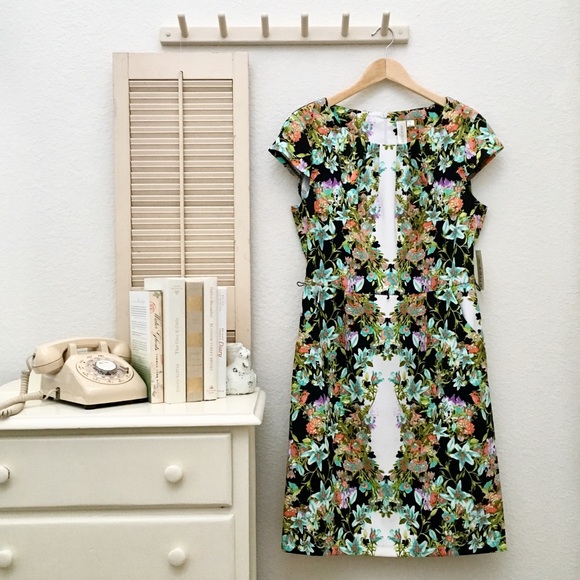 Maglia Dresses & Skirts - Maglia Cap Sleeve Stretch Poly Floral Dress w/Belt